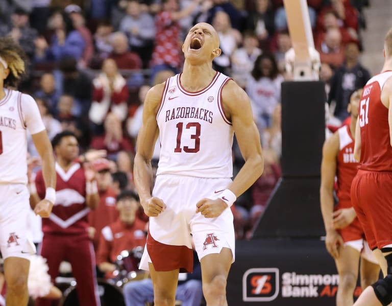 Arkansas basektball's Jordan Walsh remains in the NBA Draft