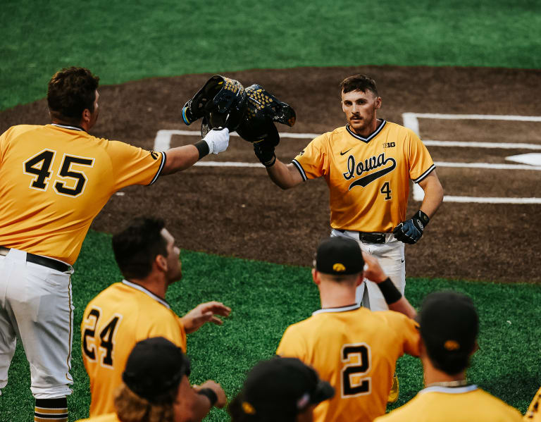 Go Iowa Awesome  –  Indiana State 11, Iowa 8: Disarmed