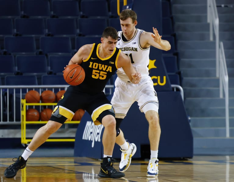 The Michigan Wolverines� basketball team blew out Iowa