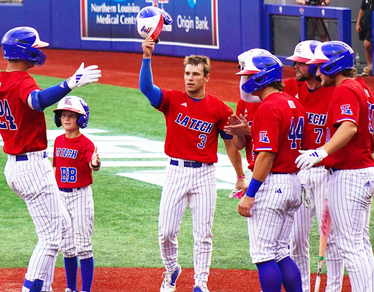 Mexico's two-homer day lifts 'Dogs past Golden Lions