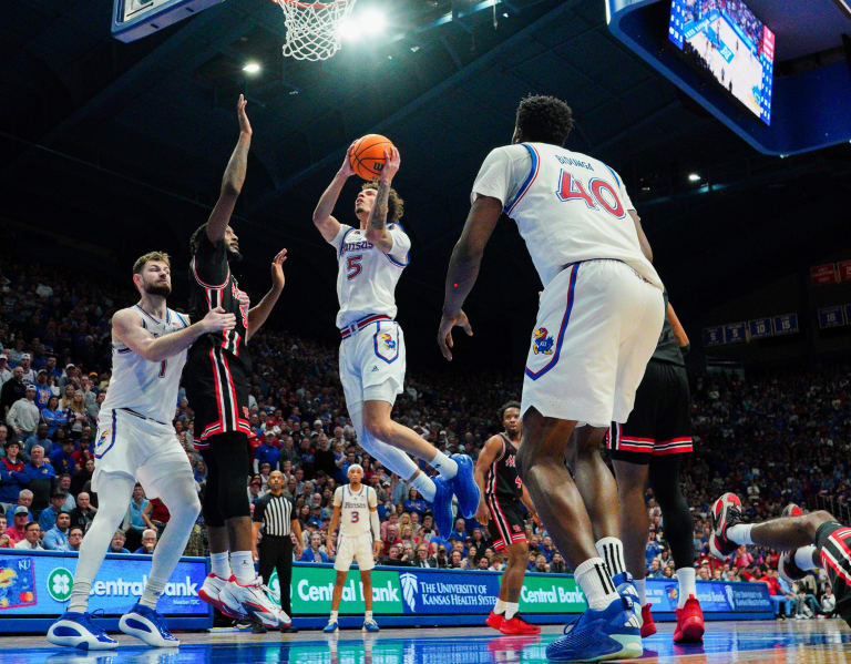 No. 7 Houston shocks No. 12 Kansas, 92-86 in double overtime