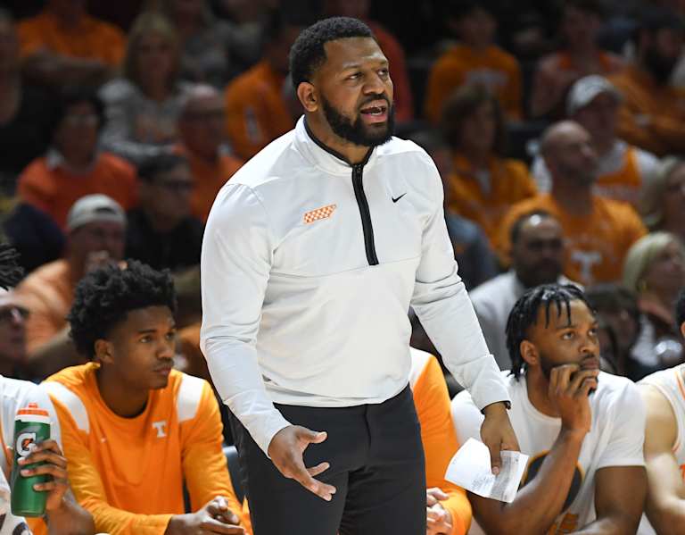 Darian DeVries Adds Rod Clark to Basketball Staff