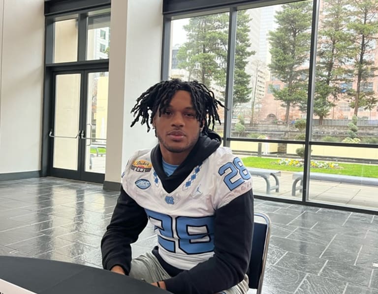 North Carolina Unc Tar Heels Football Rb Running Back Omarion Hampton