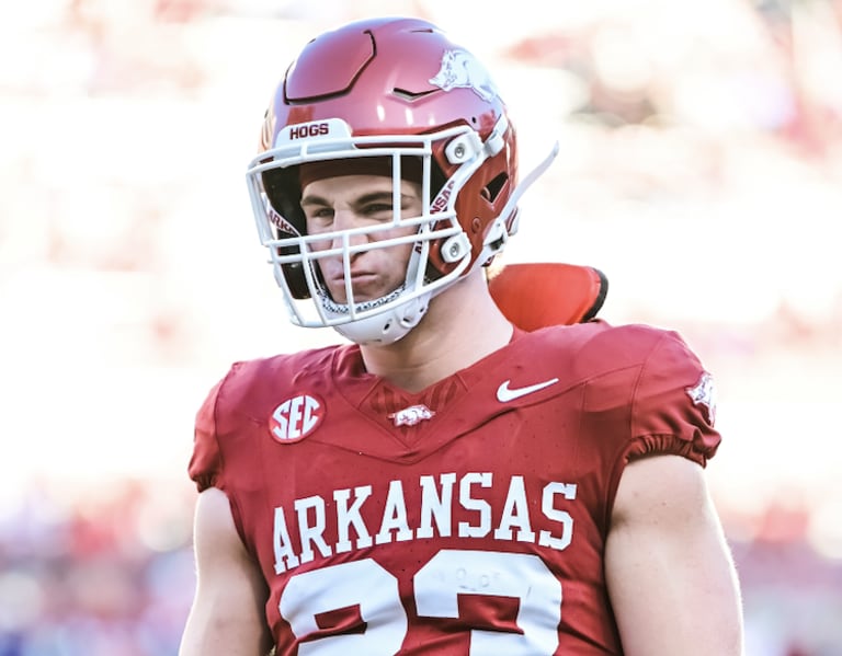 Arkansas linebacker Carson Dean to transfer