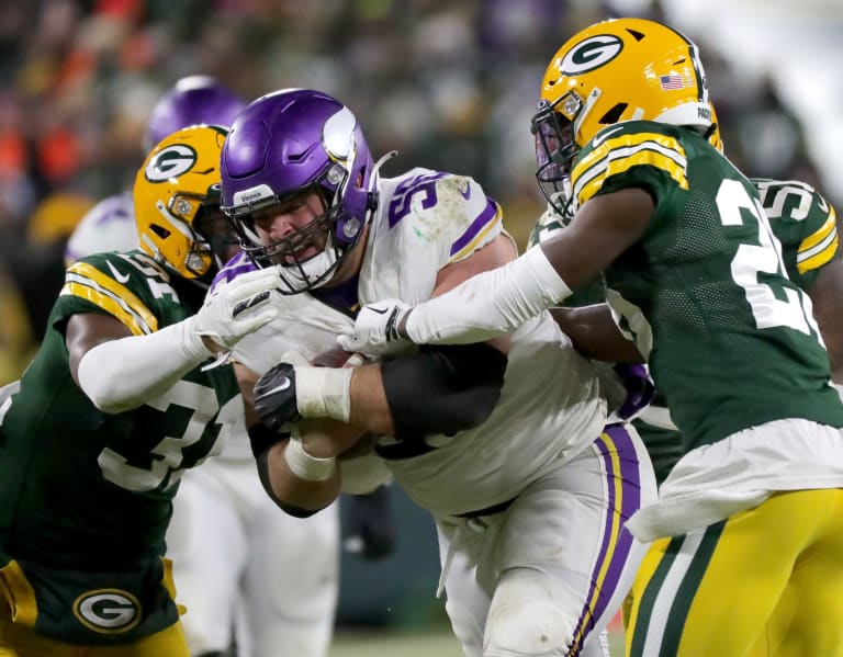 Vikings center Garrett Bradbury placed on COVID-19 list