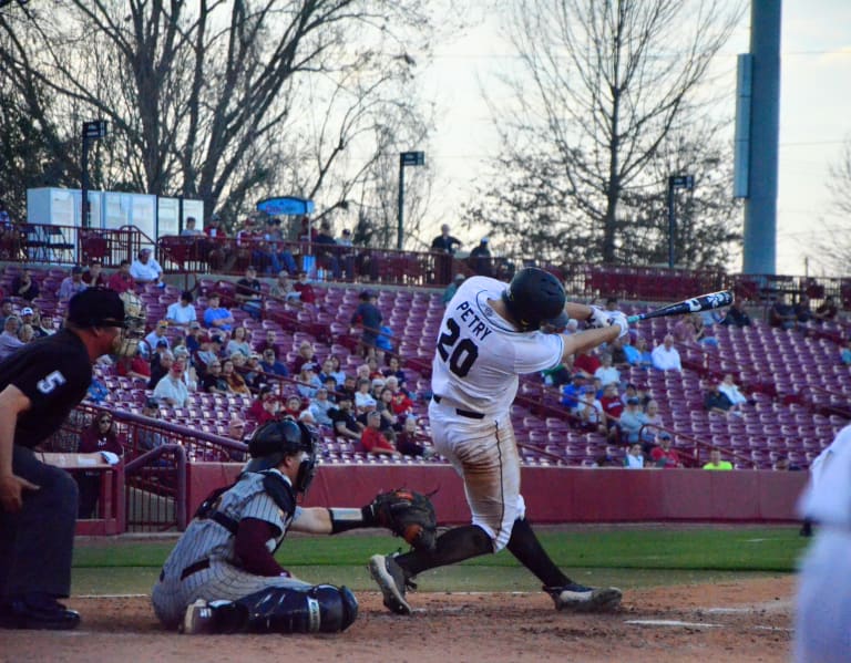 GamecockScoop  –  Gamecocks drop midweek finale 11-9 against Charlotte