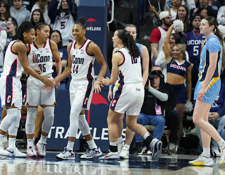 No. 5 UConn Women’s Hoops mashes Marquette on Senior Day