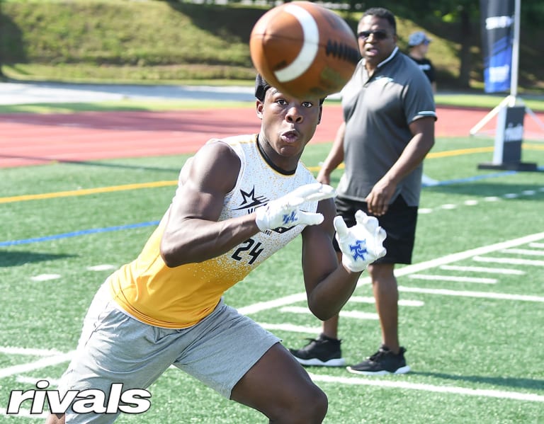 Top 2025 WR Koby Howard raves about Tennessee trip