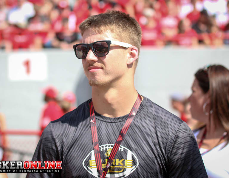 Huskeronline Lb Henrich Makes Visit To Nebraska