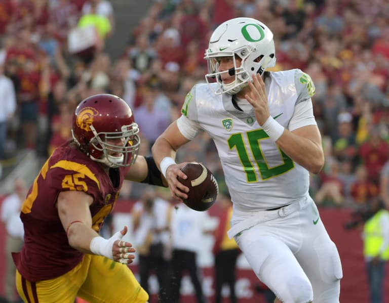 Oregon QB Justin Herbert could return from broken collarbone to