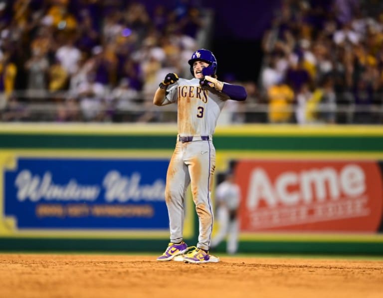 LSU baseball scores 10 runs in the 8th to complete NCAA regionals