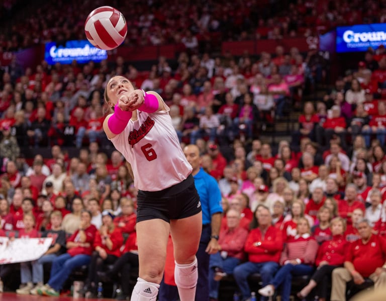 Nebraska Volleyball No 1 Huskers Power Past Rutgers In Sweep 2996