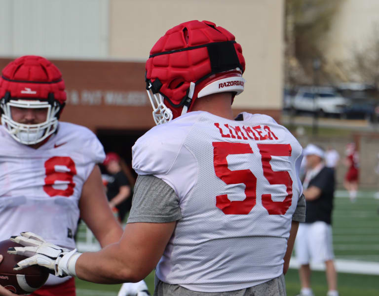 HawgBeat  –  Beaux Limmer still adjusting to center with Arkansas