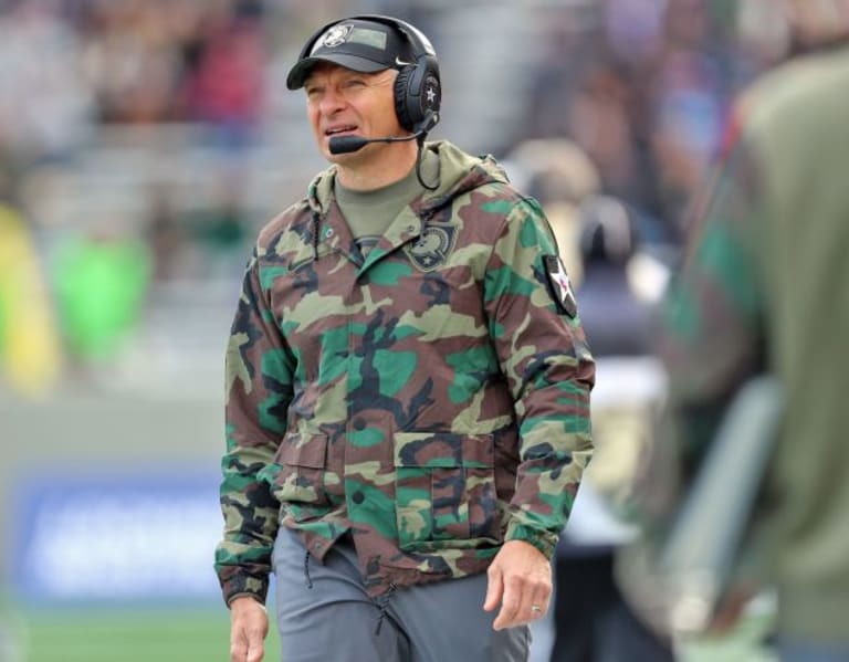 Army squeaks by Holy Cross, 17-14 at Michie Stadium