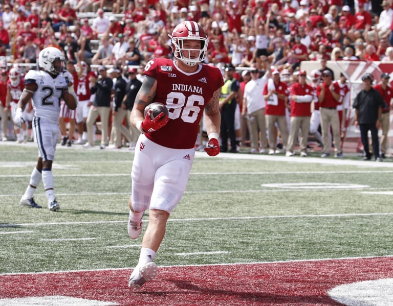 WATCH: Former Indiana Tight End Peyton Hendershot Catches First