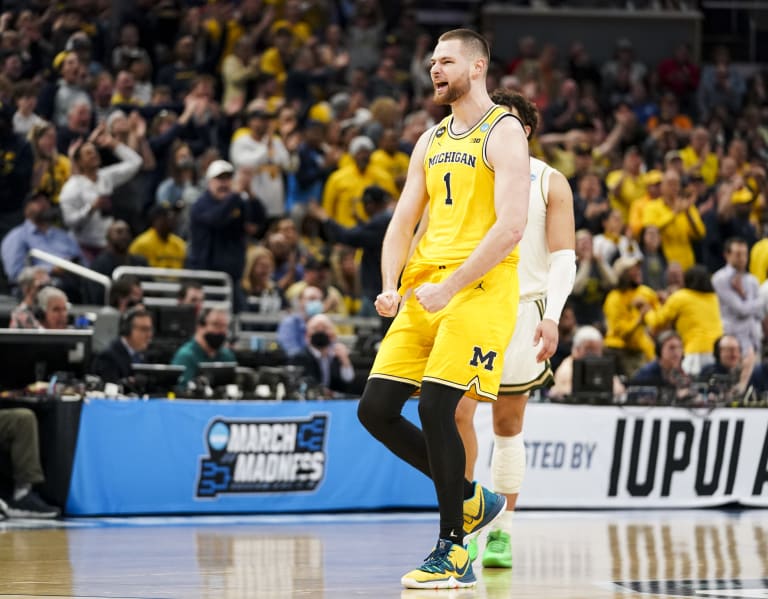 Hunter Dickinson anunciou o retorno a Michigan