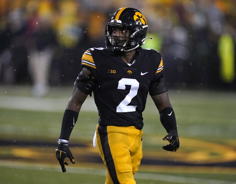 Terry Roberts Enters The Transfer Portal Hawkeye Beacon Iowa Hawkeyes Football And Basketball 3235