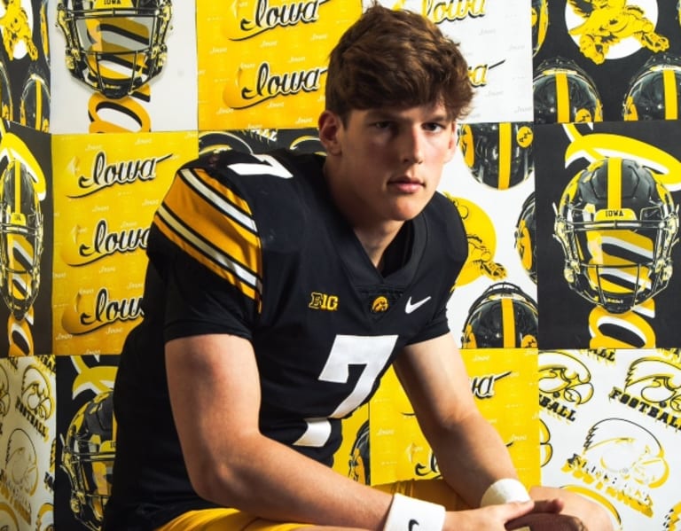 Go Iowa Awesome Iowa Offers 2025 ThreeStar InState QB, Alex Manske