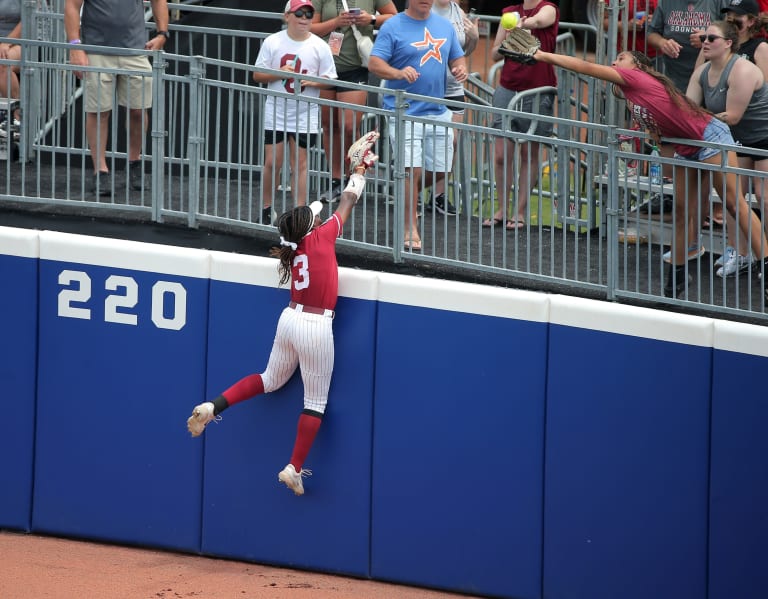 Alabama Baseball Suffers Pair of Losses at Tennessee in Sunday