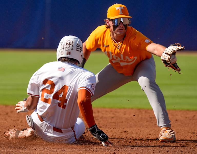 Gavin Kilen extra-inning hero in Tennessee's SEC Tournament win over Texas