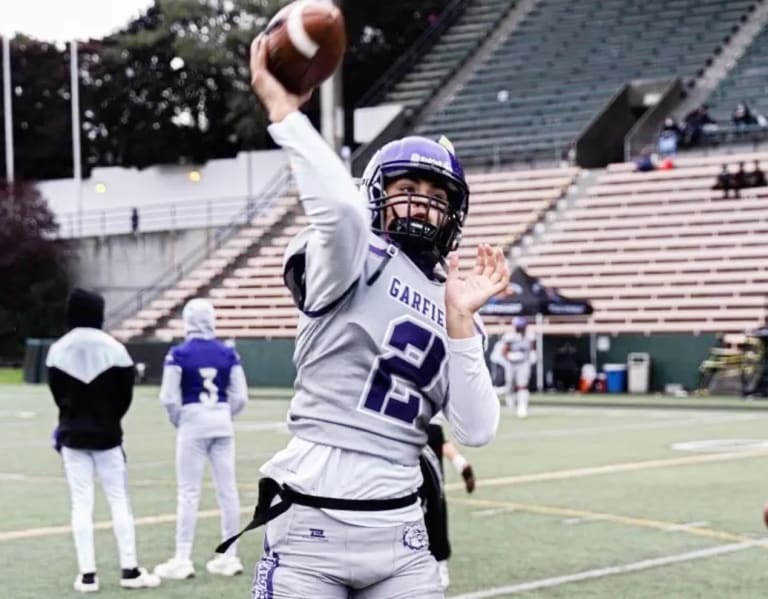 Local 2024 QB EJ Caminong commits to Washington