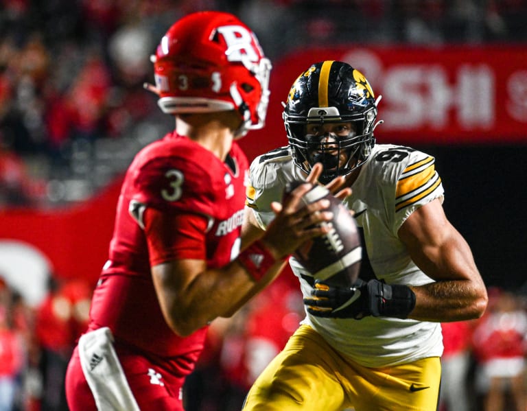 Go Iowa Awesome  –  DL Lukas Van Ness declares for 2023 NFL Draft