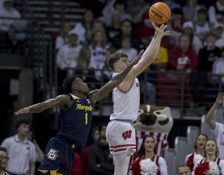 Max Klesmit scores 21 points as Wisconsin Badgers knock off No.3 Marquette