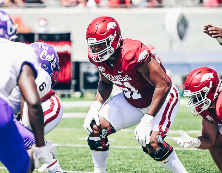 Arkansas Razorbacks OL Devon Manuel to enter transfer portal