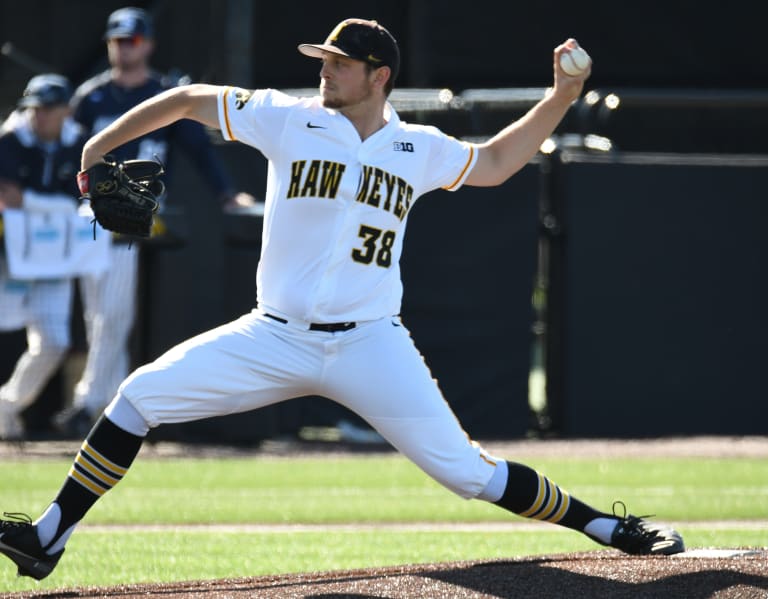 Former Iowa Hawkeyes pitcher Nick Allgeyer called up to Blue Jays