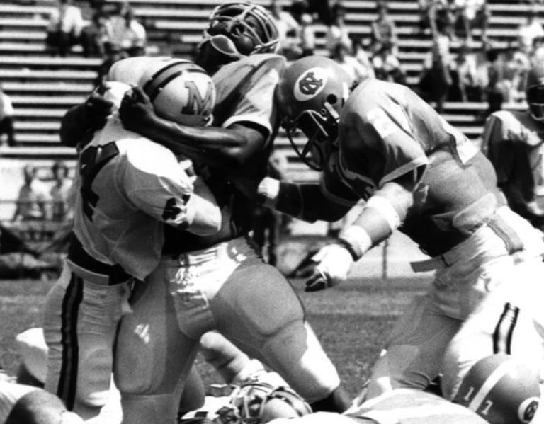 Top 25 Players In UNC Football History: No. 18 - Dee Hardison
