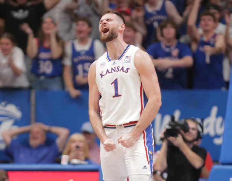 Hunter Dickinson will return to Kansas for a second season