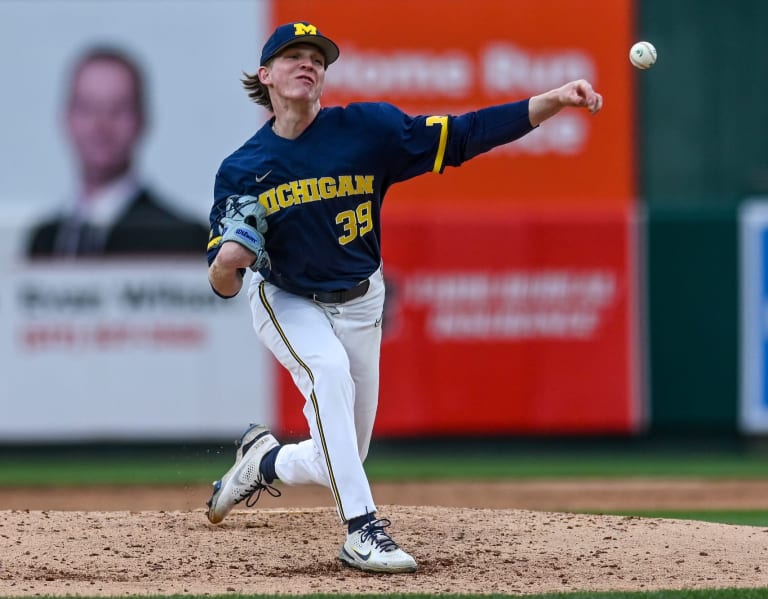 Connor O'Halloran sets tone in first start of the season for Michigan