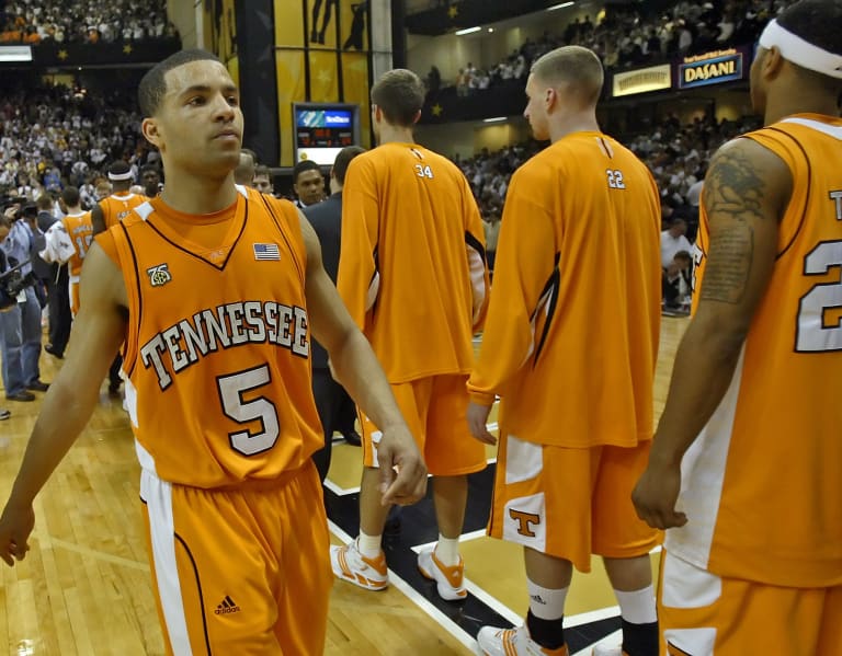 Tennessee to retire Chris Lofton's basketball jersey in 2023
