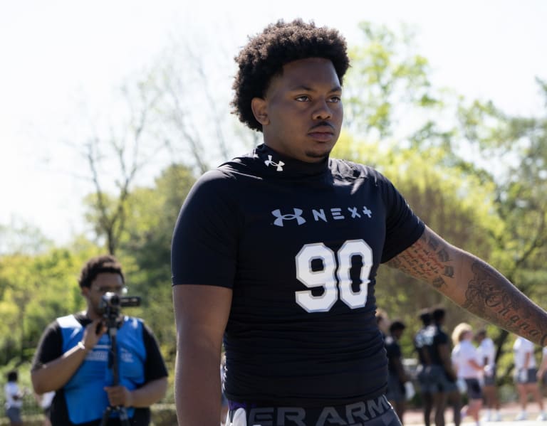 Looking at Tennessee football's 2025 recruiting class 10 commits in VolReport Tennessee