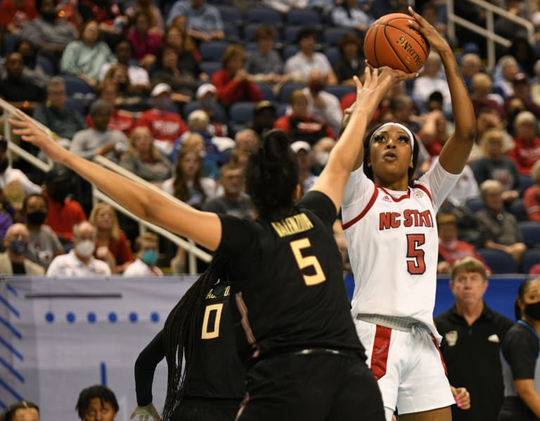 GREENSBORO — Jakia Brown-Turner scored nine of her 15 points during ...