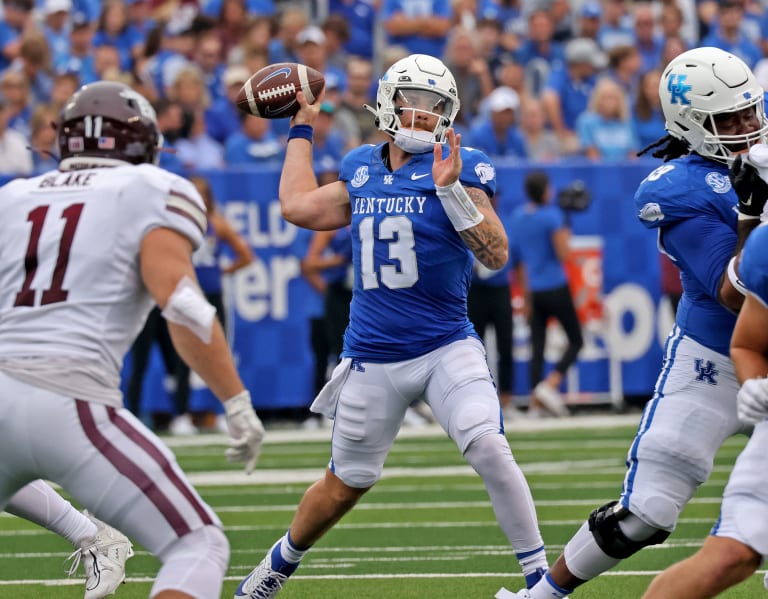 Devin Leary, Ray Davis lead Kentucky over Akron Zips