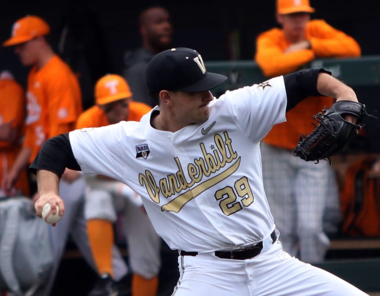 Vols Baseball: Tennessee beats Vanderbilt to open weekend, 6-2