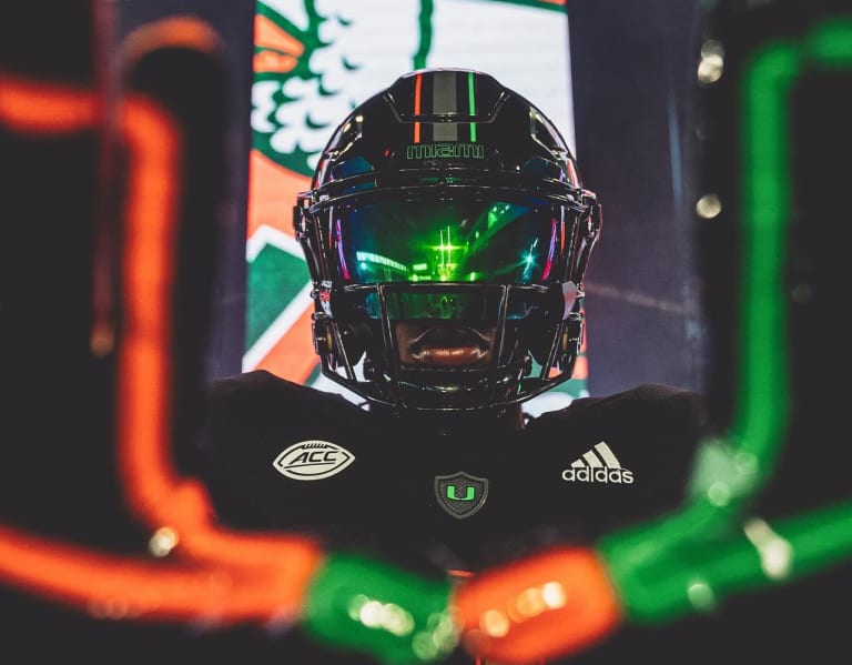 The 2025 Class: Local four-star DB  Amari Wallace signs with Miami