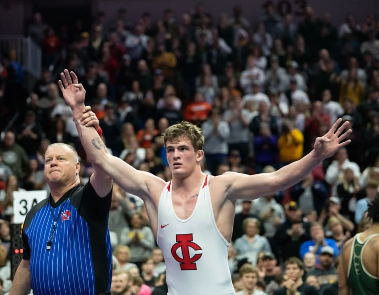 Iowa Recruits Shine At State Wrestling Tournament Go Iowa Awesome