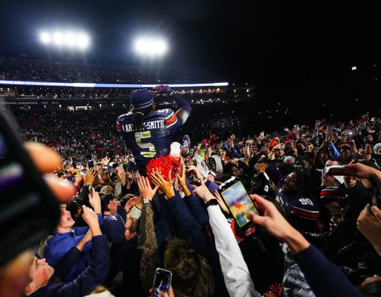 VIDEO: Auburn storms field