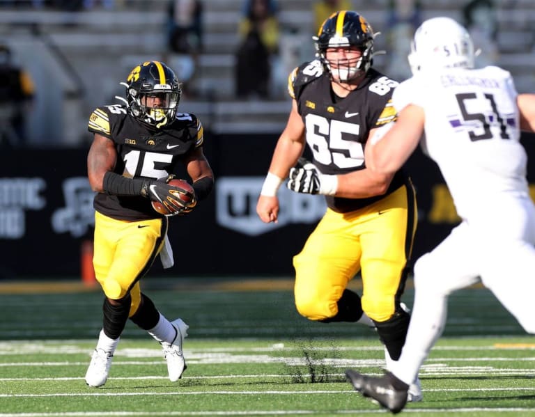 Tyler Linderbaum staying at Iowa