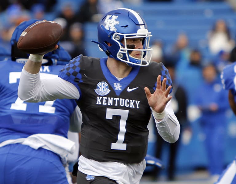 Snell breaks Kentucky record with TD