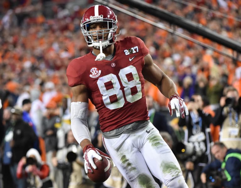 O.J. Howard goes No. 19 to Tampa Bay Buccaneers in NFL Draft -  TideIllustrated