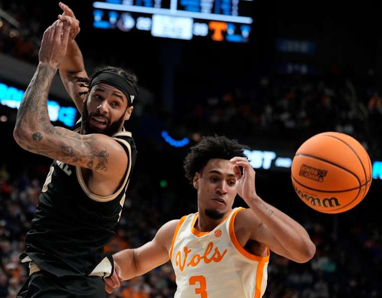 How Bishop Boswell made the most of minutes in NCAA Tournament debut