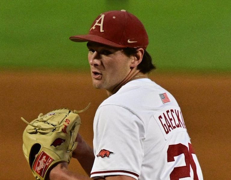 No. 8 Arkansas drops Game 1 to No. 17 Tennessee, 10-7