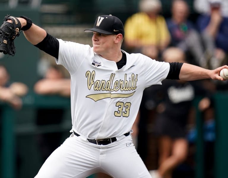 College Baseball: Ducks hang on to beat Vanderbilt 8-7, advance to