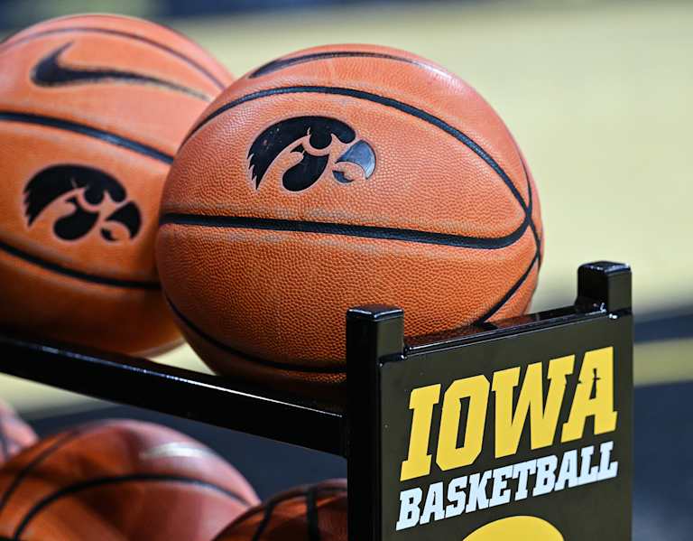 Iowa WBB Adds Jasmyn Walker as New Assistant Coach