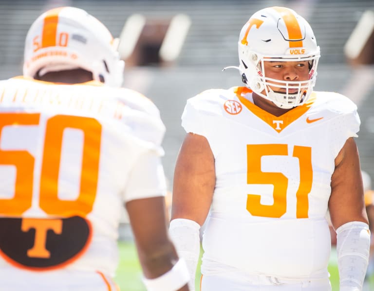 Tennessee offensive lineman Vysen Lang to enter transfer portal