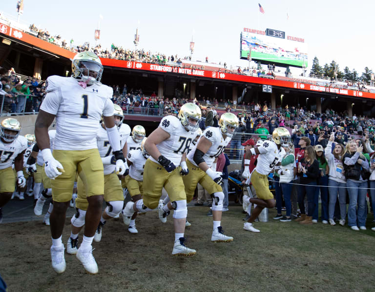 Audric Estimé runs through Stanford defense and the Notre Dame