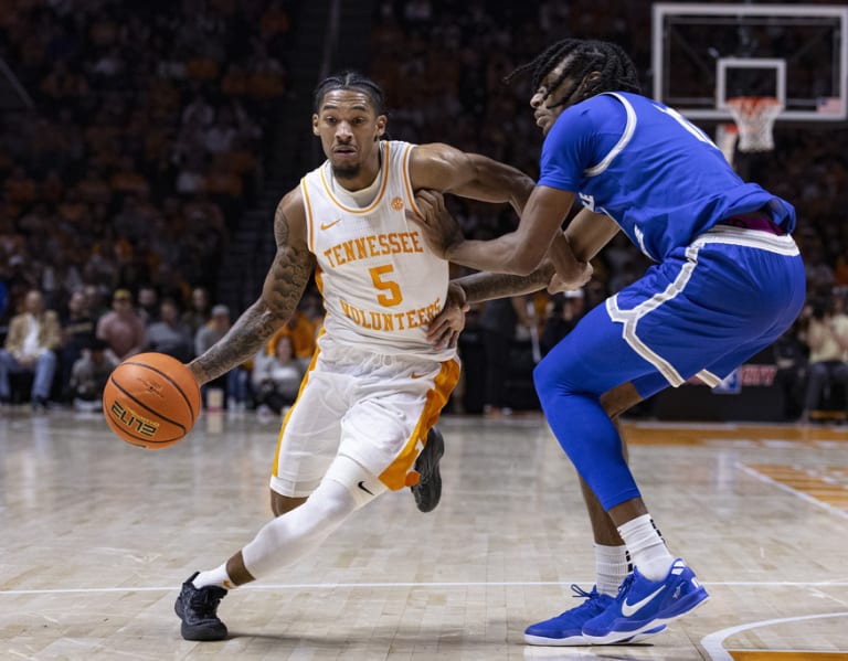 Tennessee basketball remains No. 1 in AP Top 25 ahead of SEC play